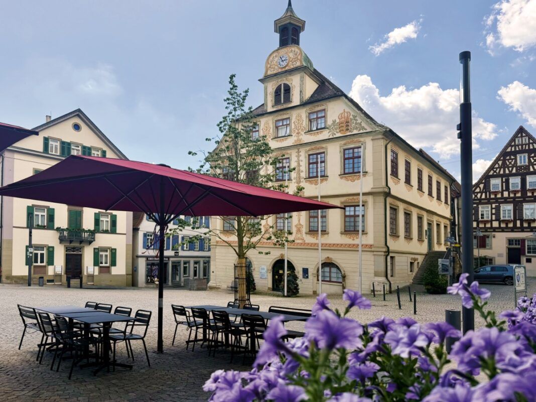 Neue Aufenthaltsqualität im Herzen der Stadt: Marktplatz wird feierlich eingeweiht